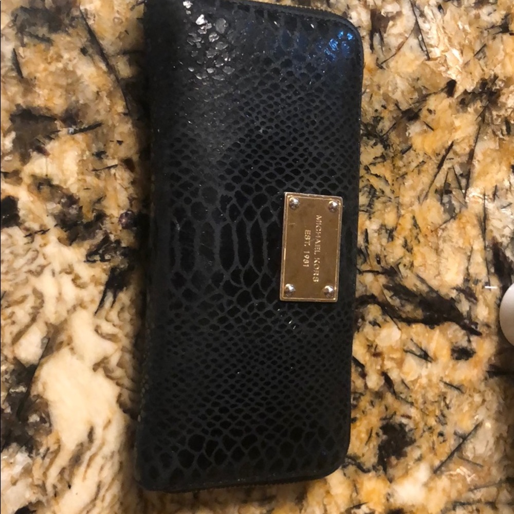 black wallet